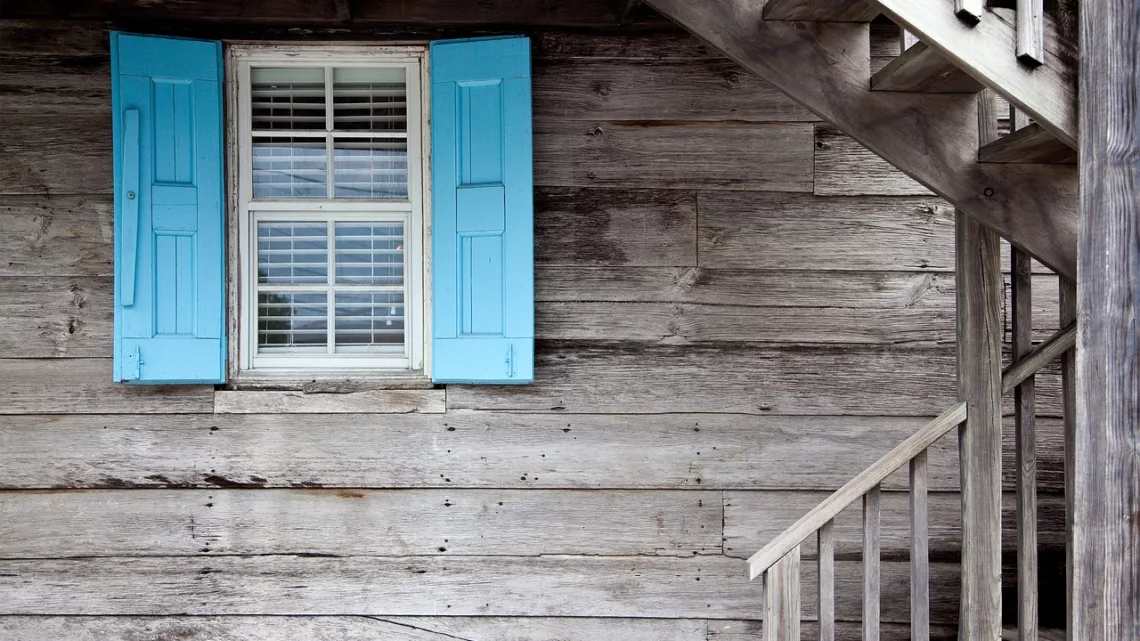 Wie man ein Holz-Gartenhaus selbst aufbaut – Tipps & Hinweise